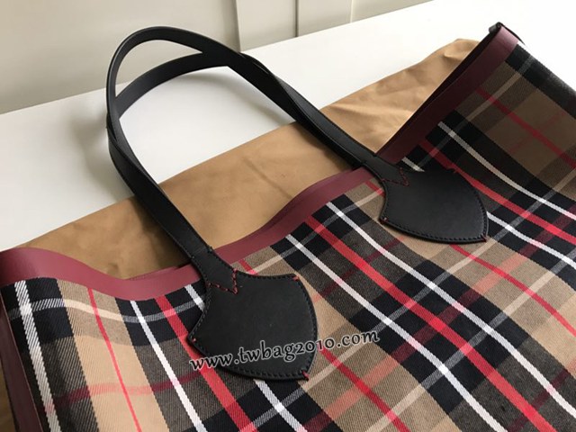 Burberry專門店新款帆布格紋圖案手提購物女包 巴寶莉雙面兩用托特包購物袋 yxb1349